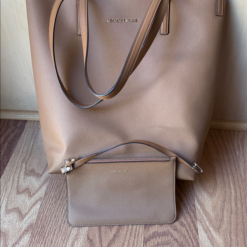 Michael Kors Hayley Large Leather Tote Bag - Picture 6 of 8
